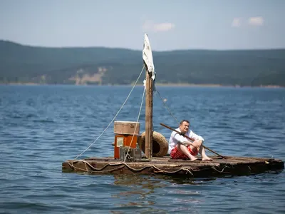 Рачков корабокрушира край София? (Мистерията с новия проект на водещия продължава)