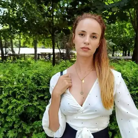 Радина Кърджилова се изруси