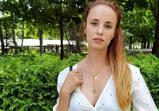 Радина Кърджилова се изруси