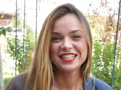 Рая Пеева се разхлажда с бяло винце