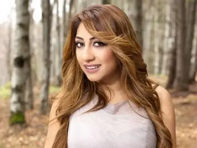 Роксана дири новия Азис