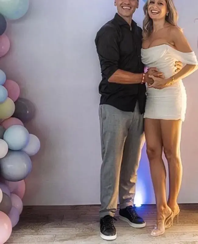 Синът на Стилиян Петров му доведе снаха (Ексклузивни снимки)