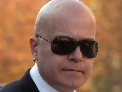 Слави продава военно поделение в родното си село