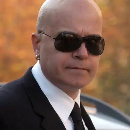 Слави продава военно поделение в родното си село