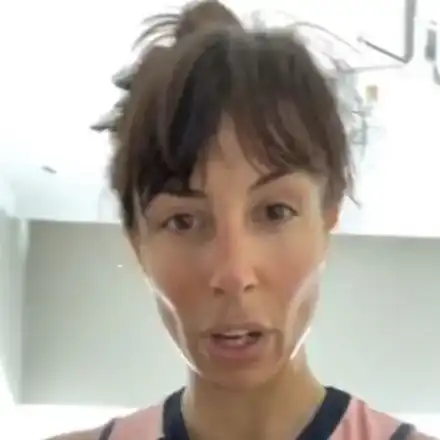 След развода: Зара щастлива и сама на о. Бали