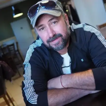 Стефан Вълдобрев е женен  за ученическата си любов (Става баща и едва оцелява в тежка катастрофа)