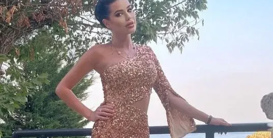 Суеверна! Кръстче пази от зли очи Радинела Чушева (Фото в галерията)