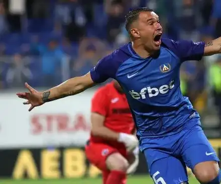 Тишина на нежния фронт: Божинов е нов човек, мисли само за кариерата си!