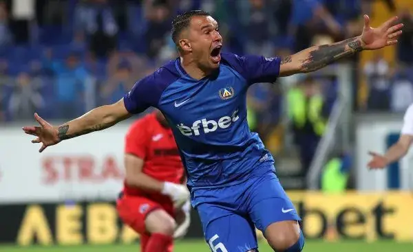 Тишина на нежния фронт: Божинов е нов човек, мисли само за кариерата си!