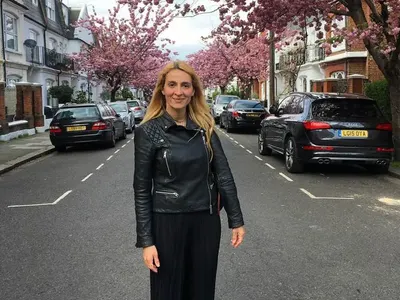 Тризначките живеят от просия (Надежда и Вяра се превърнаха в сестри на Баба Яга! СНИМКИ)