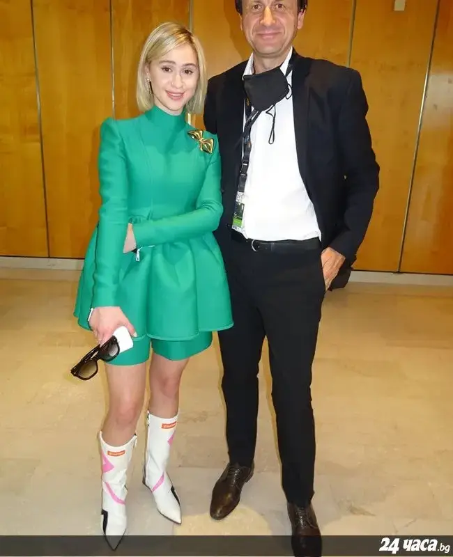 Учителят и ловец на автографи Тодор Петров: Бакалова не е готова за звезда (Изгониха българската общност от залата след прожекцията на „Жените наистина плачат“