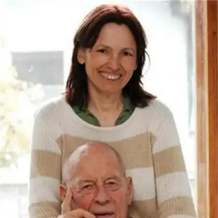 Вдовицата на  Коста Цонев  продаде дома им  за 1 млн. лв