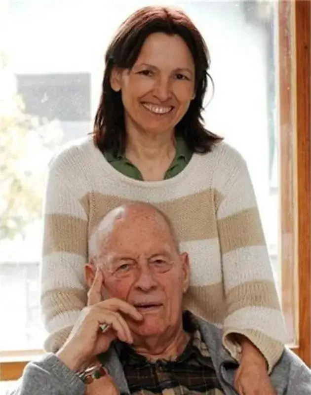 Вдовицата на  Коста Цонев  продаде дома им  за 1 млн. лв