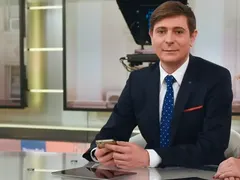 Виктор Николаев кара втора младост (Водещият купонясва без жена си)