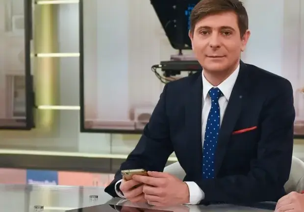 Виктор Николаев кара втора младост (Водещият купонясва без жена си)