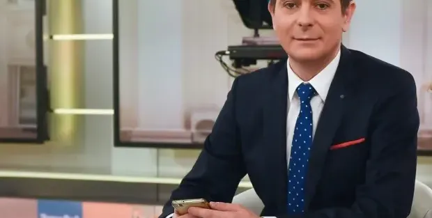 Виктор Николаев кара втора младост (Водещият купонясва без жена си)