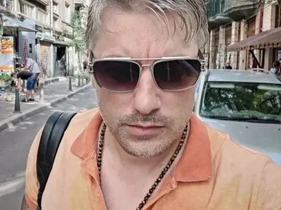 Владо Карамазов  с прическа ала  Бойко Рашков