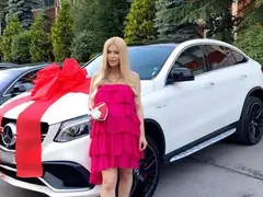 Подарък за ЧРД: Мис България Вероника Стефанова с нов джип за 100 бона