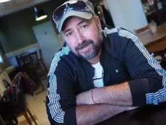 Стефан Вълдобрев е женен  за ученическата си любов (Става баща и едва оцелява в тежка катастрофа)