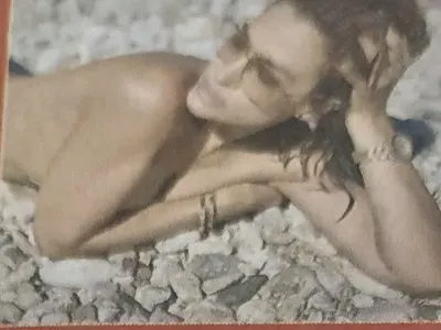 44-годишната Теди Велинова се пусна по монокини (Фото в галерията)