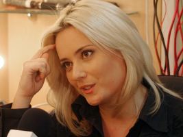 Лора Крумова пред раздяла с бащата на децата си (ТВ водещата пак се навърта покрай старо гадже)
