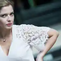 Алекс Сърчаджиева опитомява лисица