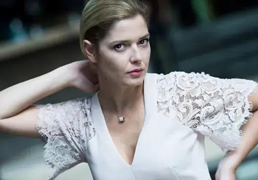 Алекс Сърчаджиева опитомява лисица