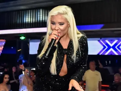 Андреа празнува 15 години на сцената