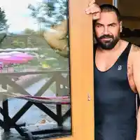 Азис пред „3 SAT”: Майка ми ме заведе на уролог, когато признах, че съм обратен