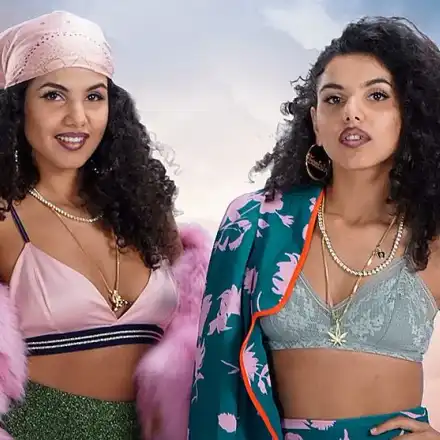 Близначката Алекс готви кръщене