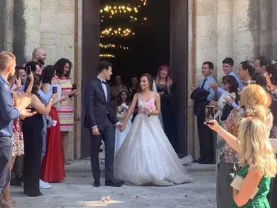 Честито! Петя Буюклиева вдигна морска сватба