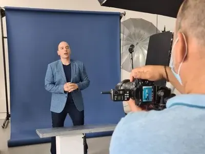 Цитиридис се завръща с оскубани вежди (ФОТО)