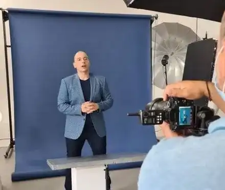 Цитиридис се завръща с оскубани вежди (ФОТО)