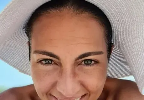 Деси Стоянова се показа без грим от плажа
