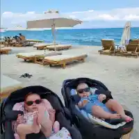 Ева Веселинова на първо море с близнаците! Заведе ги в гръцко (СНИМКИ)