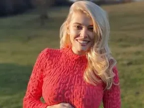 Ева Веселинова се срамува от вулгарните си снимки и палаво минало