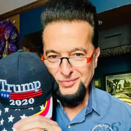 Евгени Минчев носи  часовник за 30 бона