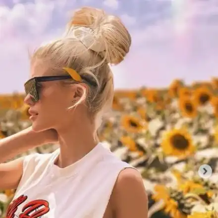 Фолк певица скочи с парашут (СНИМКИ)