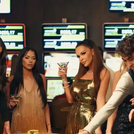 Галена надута като Мата Хари (Певицата го играе бившата любовница на Борисов)