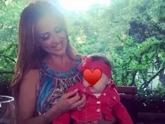 Глория заведе внучката на море! (ФОТО на малката Галина)