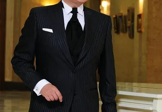 Хакнаха личността на Васил Петров