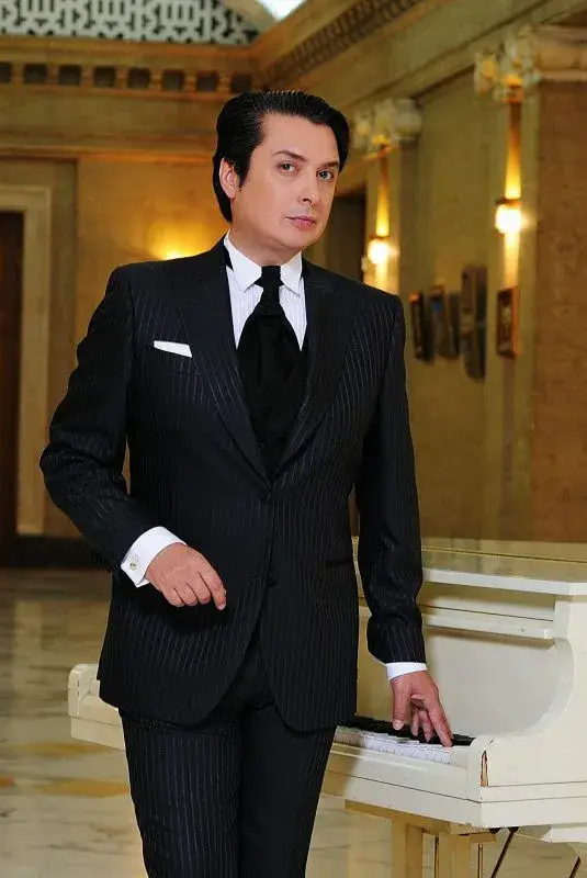 Хакнаха личността на Васил Петров