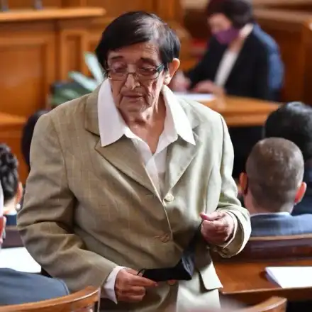 И на 79: Мика Зайкова пуши като комин