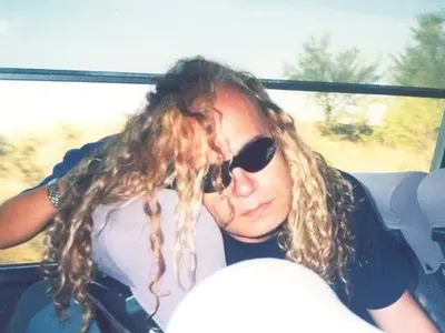 И Слави имаше коса преди да стане символ на голата глава (СНИМКИ)