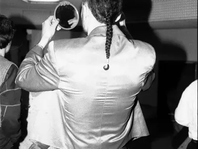 И Слави имаше коса преди да стане символ на голата глава (СНИМКИ)