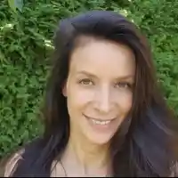 Яна Маринова се щракна със сиво маце! (ФОТО)