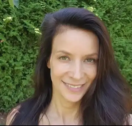 Яна Маринова се щракна със сиво маце! (ФОТО)