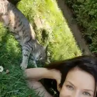 Яна Маринова се щракна със сиво маце! (ФОТО)