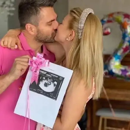 Йоанна Драгнева бременна с второ! Певицата обяви благата вест на рождения ден на баща си