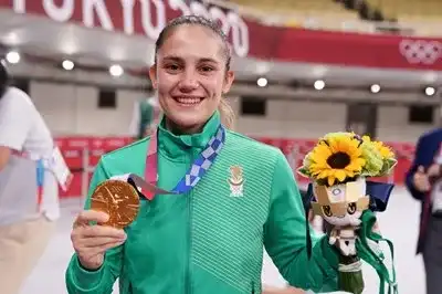 Ивет Горанова отпразнува титлата с чалга! Олимпийската шампионка кара само на вода